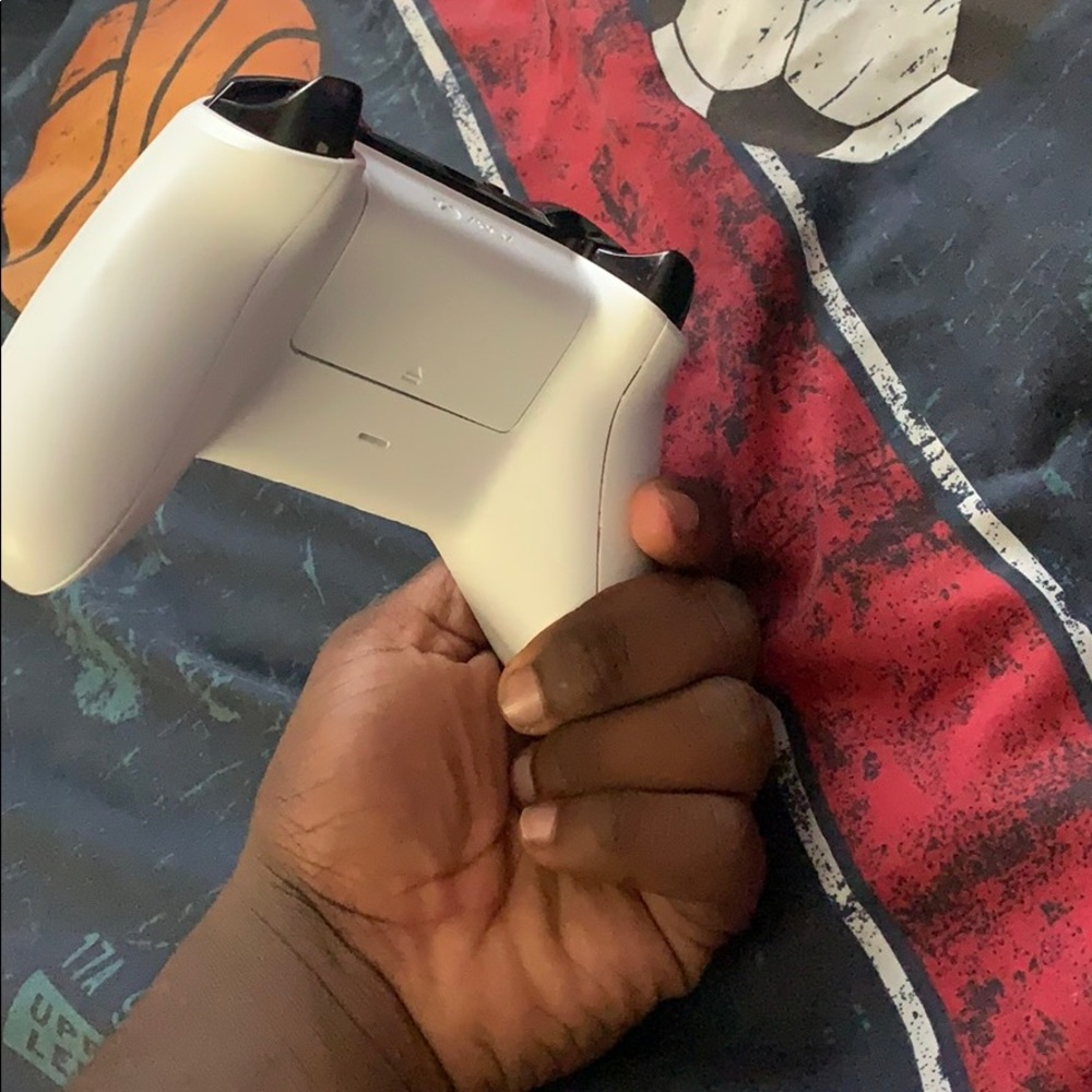 Xbox Wireless Controller - image 3